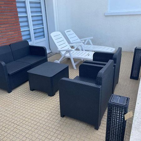 Appart Avec Terrasse Proche Plage - Classe 2 Etoiles Cucq Exteriör bild